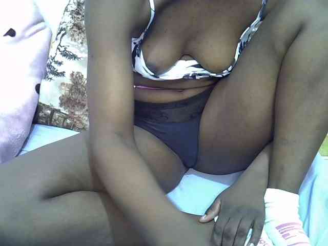 Sexyshaz webcam