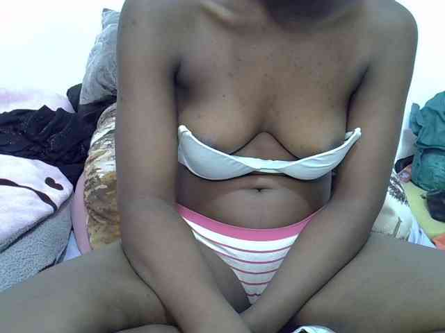 Sexyshaz webcam