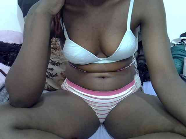 Sexyshaz webcam