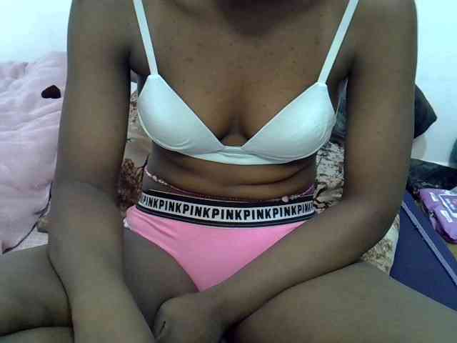 Sexyshaz webcam