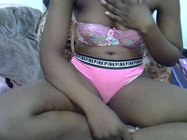 Sexyshaz webcam