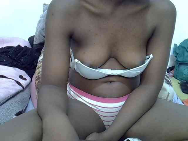 Sexyshaz webcam