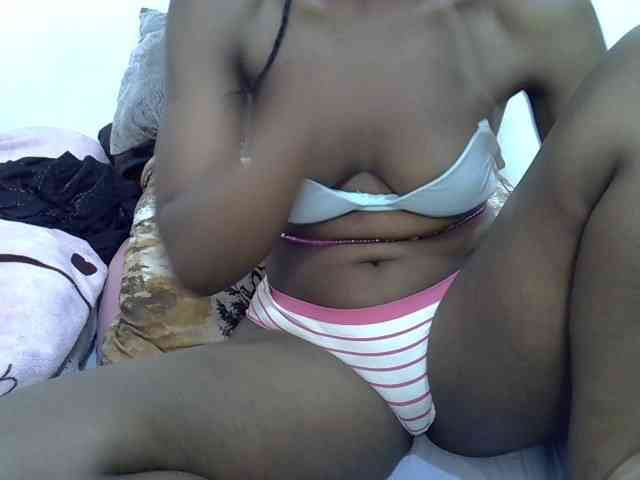 Sexyshaz webcam
