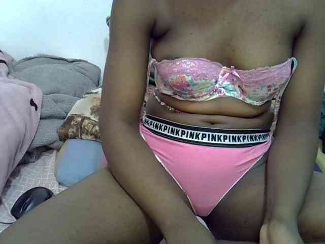 Sexyshaz webcam