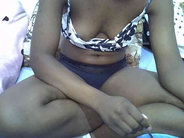 Sexyshaz webcam
