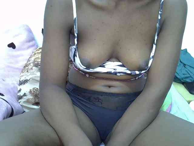 Sexyshaz webcam