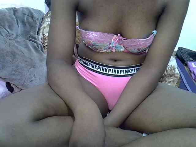 Sexyshaz webcam