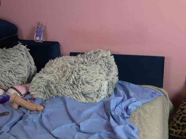 EllyBabe webcam