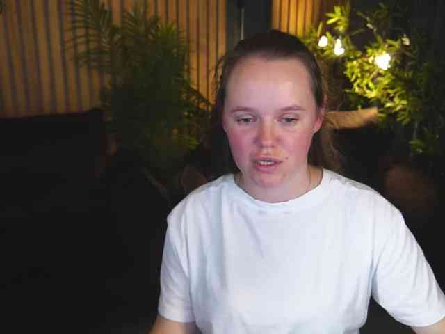 GoldenPeachy webcam
