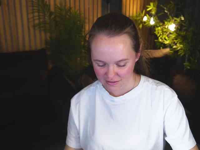 GoldenPeachy webcam