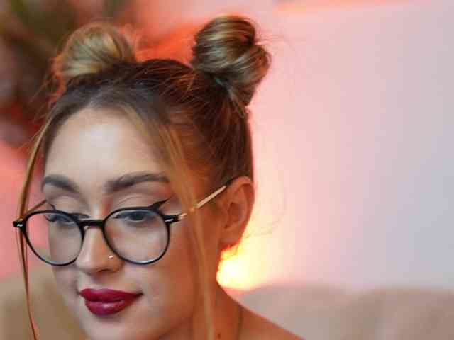 AileenKiss webcam