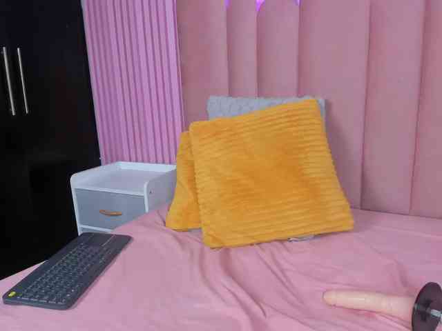 PerlaaRouse webcam