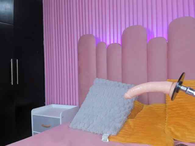 PerlaaRouse webcam