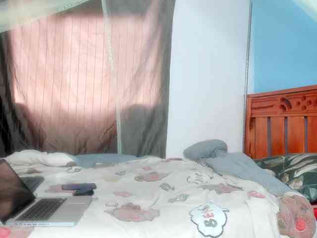 Foxy-Roxy webcam