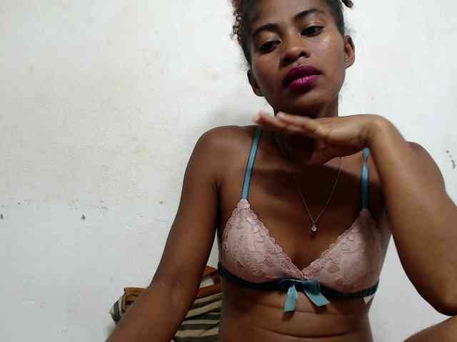 DonnelaQuin webcam
