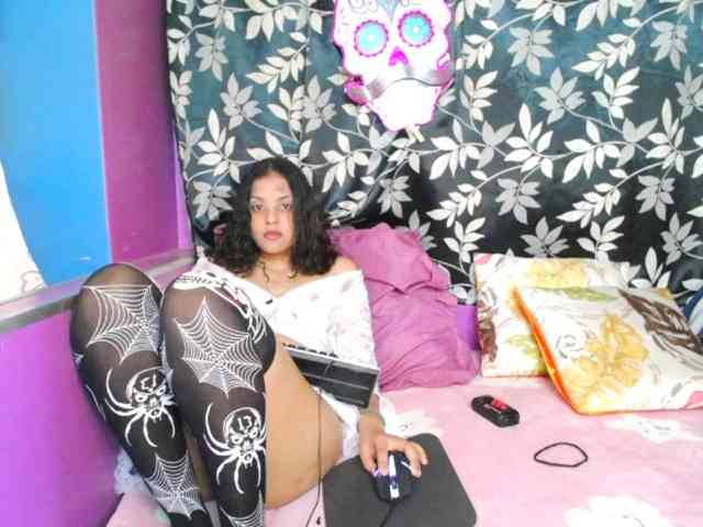 Indianmaxine07 webcam