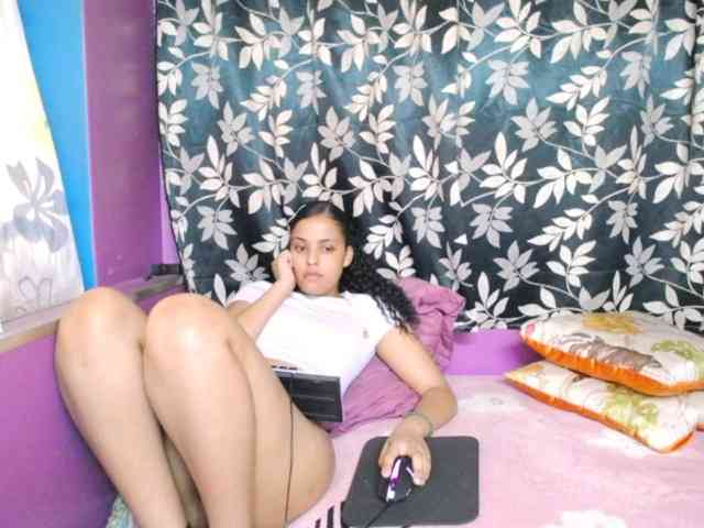 Indianmaxine07 webcam