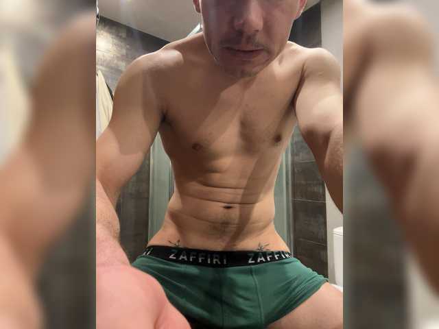 Entra en el chat con el modelo Bad-boy_1 Bad-boy_1