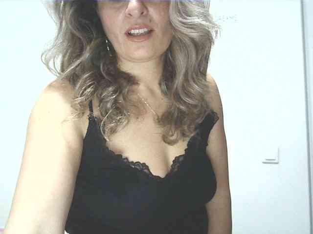 lionessmom webcam