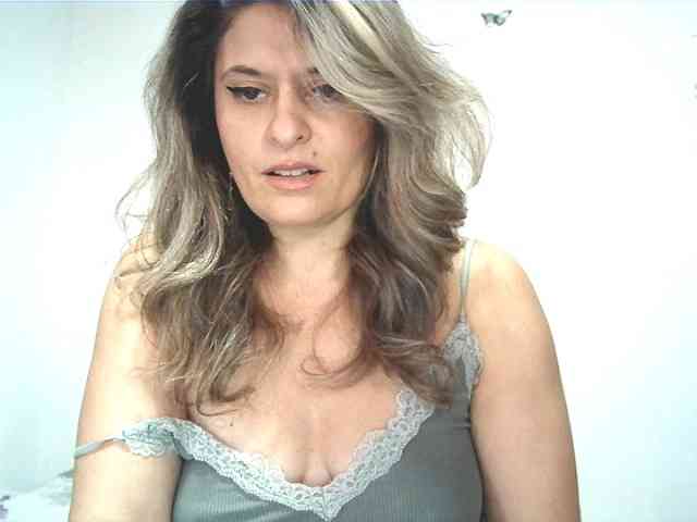 lionessmom webcam