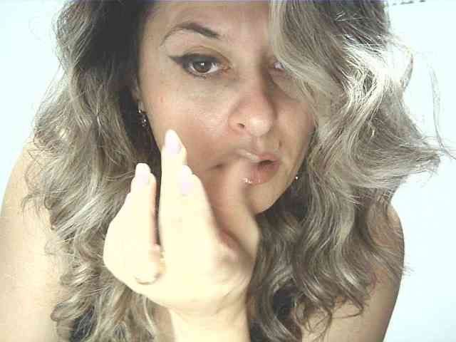 lionessmom webcam