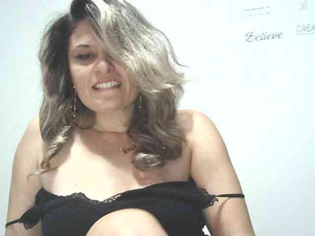 lionessmom webcam