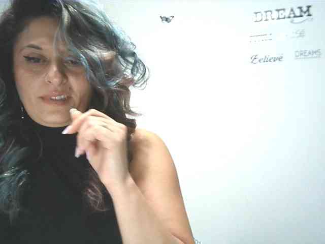 lionessmom webcam