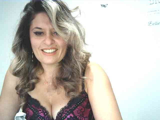 lionessmom webcam
