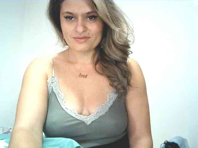 lionessmom webcam