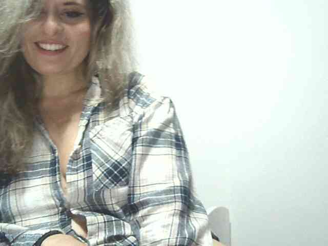 lionessmom webcam