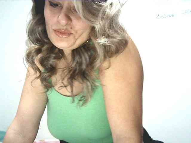 lionessmom webcam