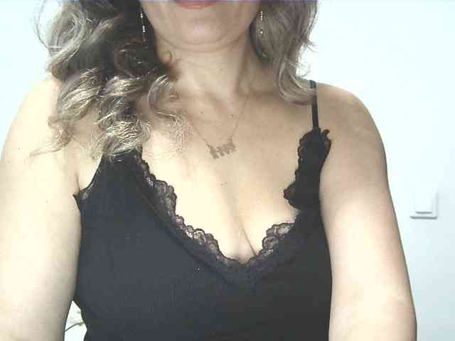 lionessmom webcam