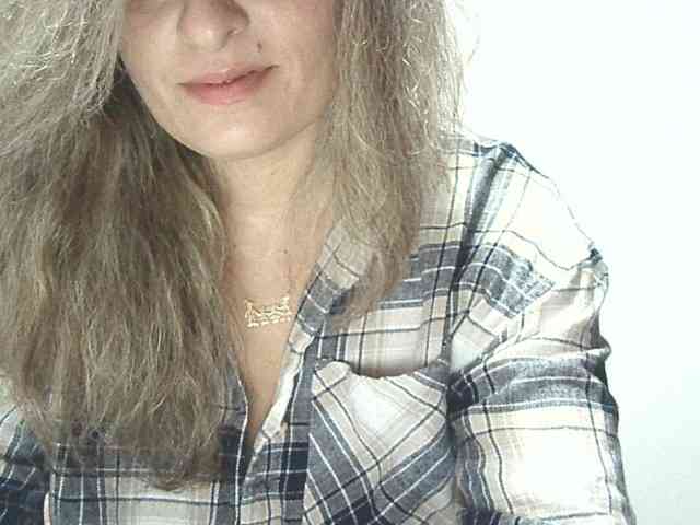 lionessmom webcam