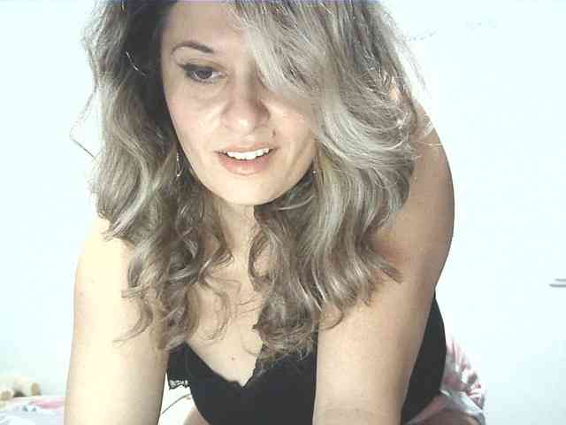 lionessmom webcam