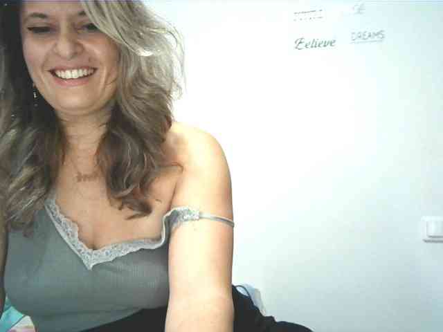 lionessmom webcam