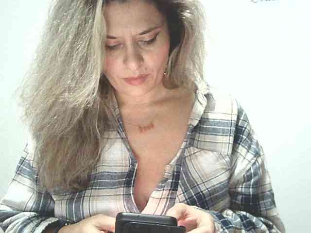 lionessmom webcam
