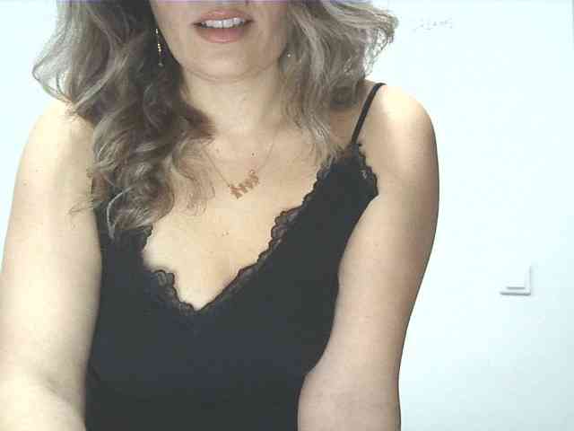 lionessmom webcam