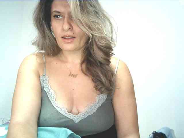 lionessmom webcam
