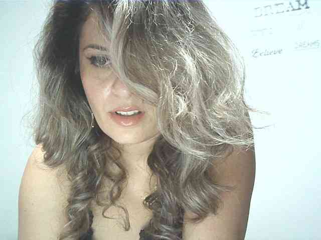 lionessmom webcam