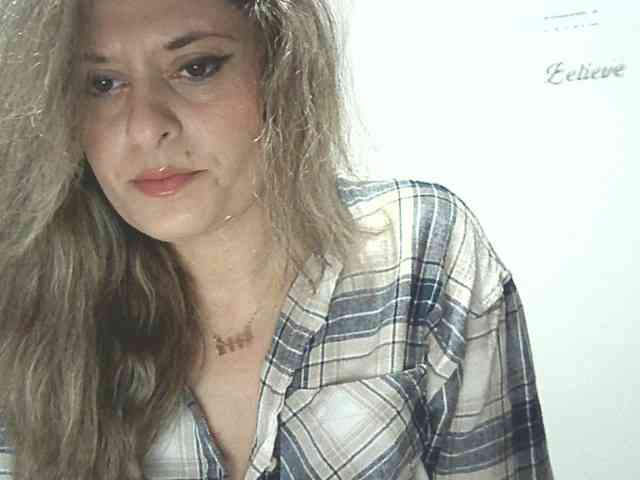 lionessmom webcam