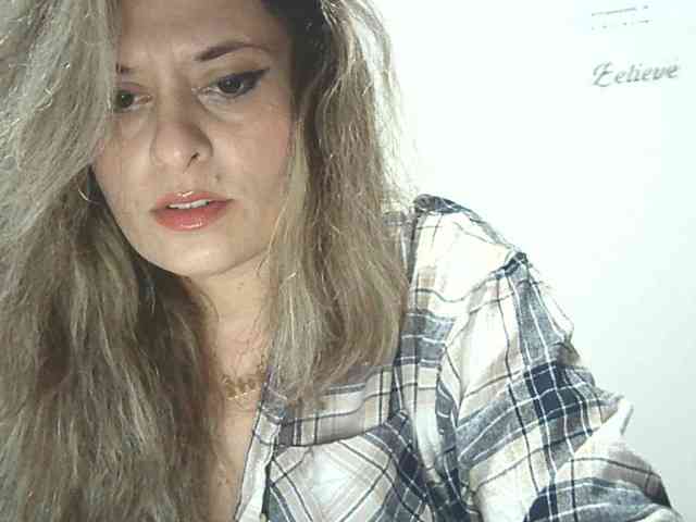 lionessmom webcam