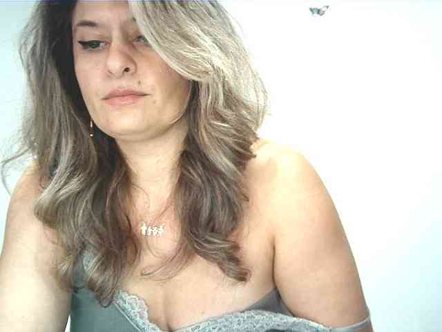 lionessmom webcam