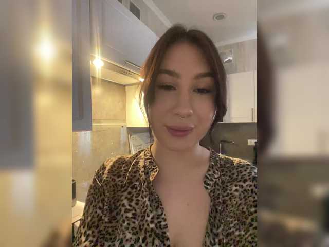 Accedi alla chat con il nickname CurvyWoman- CurvyWoman-