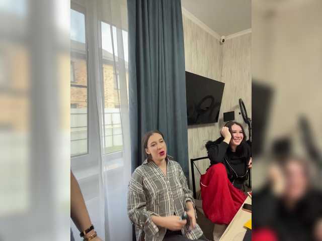 Entra en el chat con el modelo BustyLina BustyLina