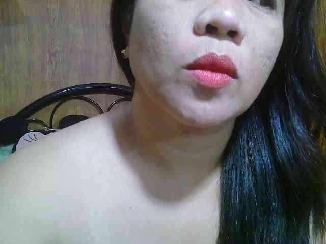 Sweetlips69 webcam