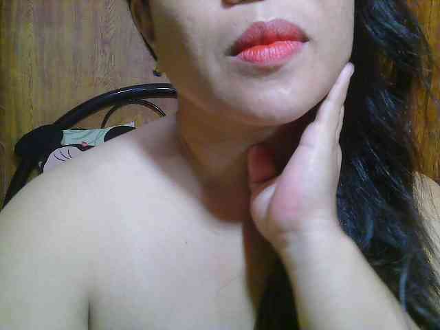 Sweetlips69 webcam