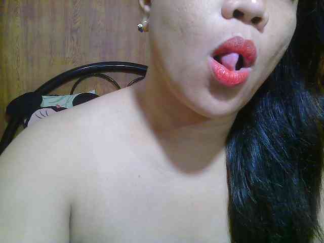 Sweetlips69 webcam