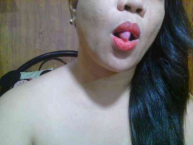 Sweetlips69 webcam