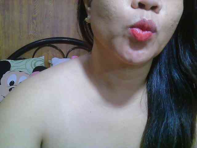 Sweetlips69 webcam