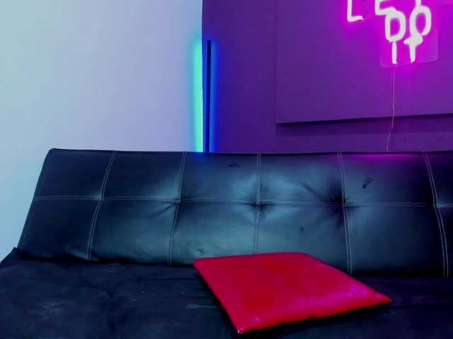 Entra en el chat con el modelo 4PlayRoom 4PlayRoom